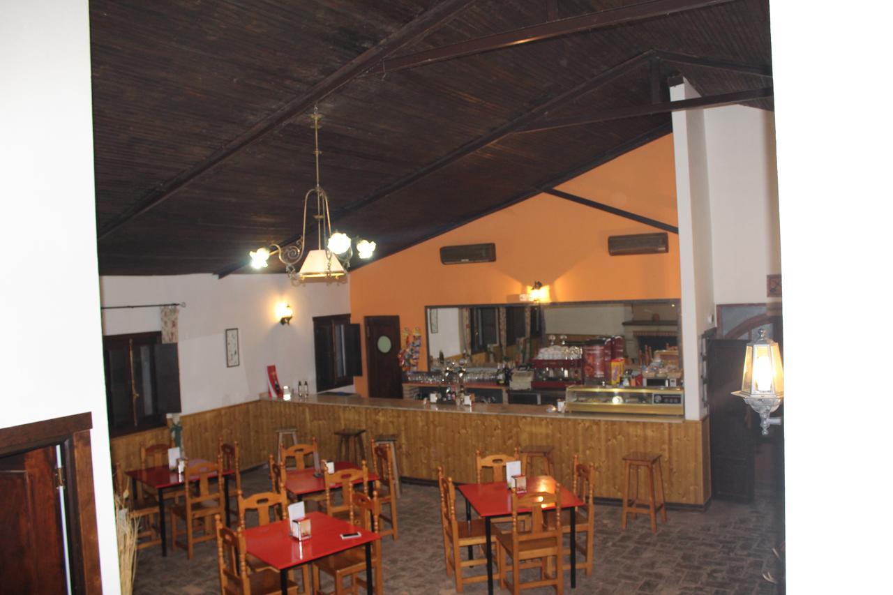 Hotel Rural Puerta De Monfrague Villarreal de San Carlos Exterior foto